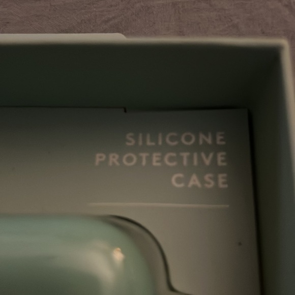 Silicon AirPods Pro Case - Picture 2 of 4